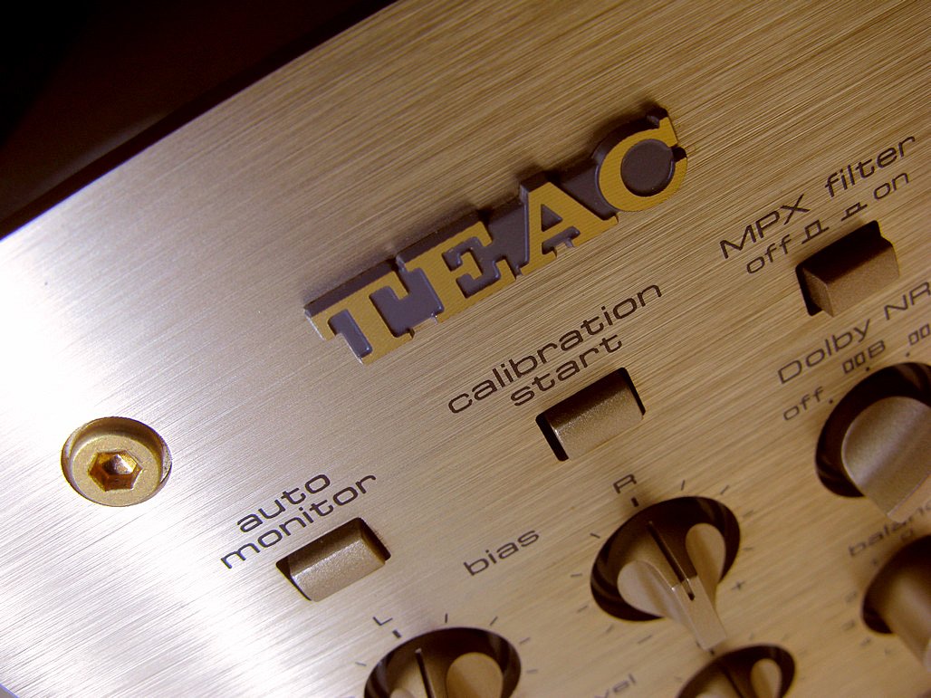 TEAC V-8030S  / V-6030S